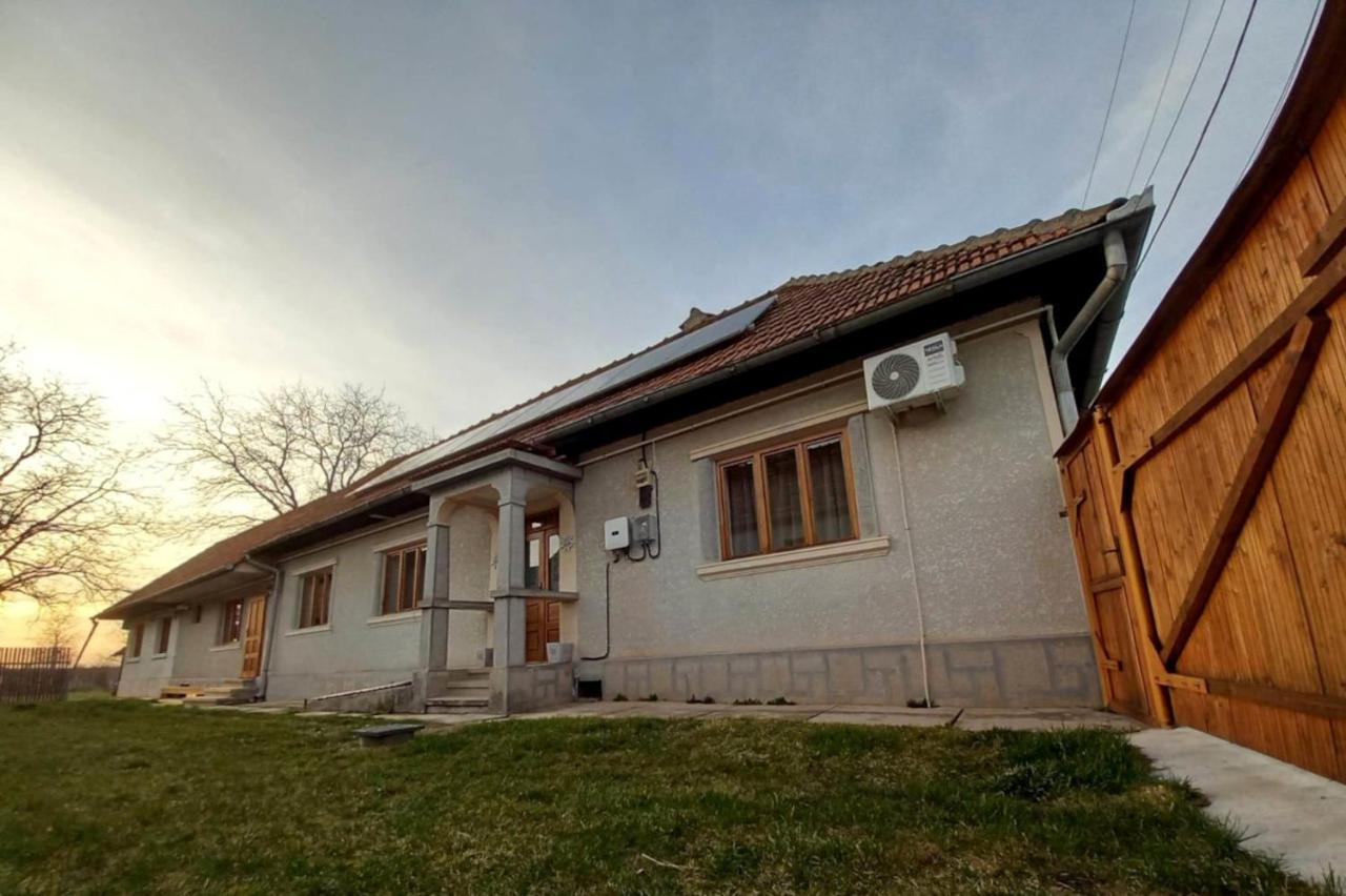 Galeria Turismului Montan Affittacamere Cîrţişoara Esterno foto